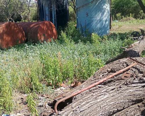 2 Tanques Verticales,cap 18.800 L C/U con Base de Apoyo