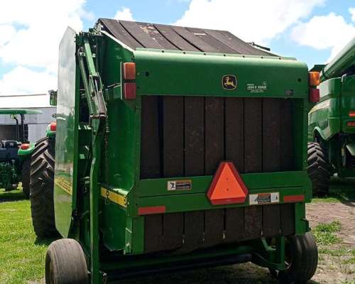 Rotoenfardadora John Deere 567