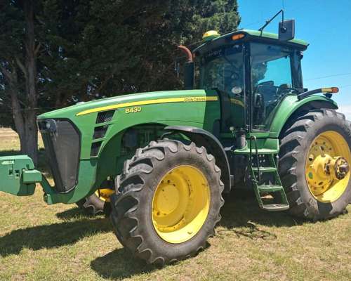 Tractor John Deere 8 340r año 2007.