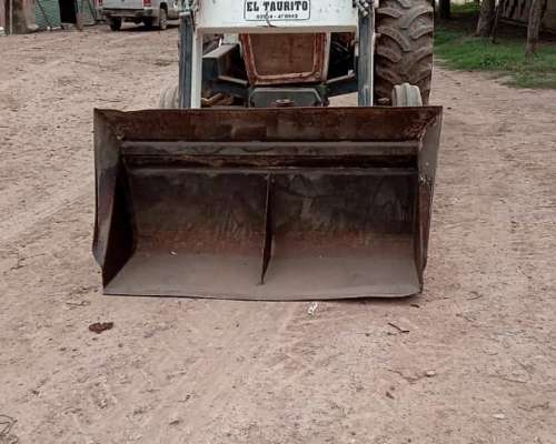 Tractor Fiat 900 con Pala