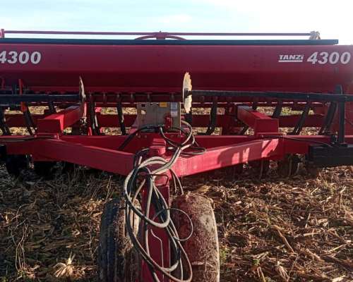 Sembradora Tanzi 4300monodisco de 24 Lineas a 19 Abono en L