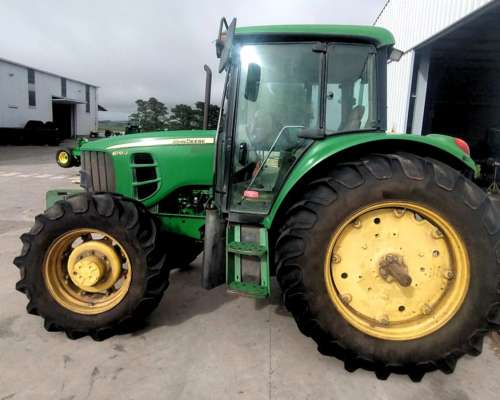 Tractor John Deere 6110j, año 2011
