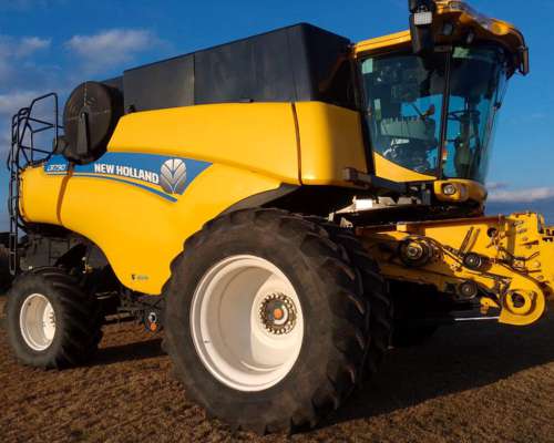 Cosechadora New Holland CR 7.90, año 2018