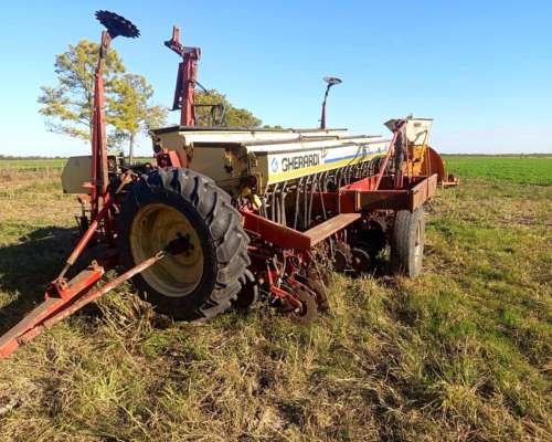 Sembradora Gherardi G-100 de 21 a 21 con Alfalfero