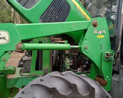 Tractor John Deere 6415 2005 con Pala JD