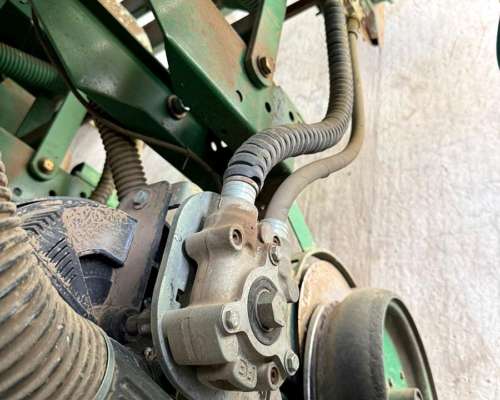 Pierobon de 16 Surcos a 52 cm Neumática