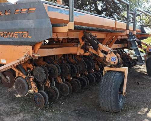 Sembradora Agrometal MX de 33 a 21 CM.