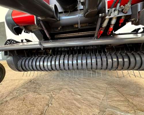 Rotoenfardadora Mainero 5832 con Cutter