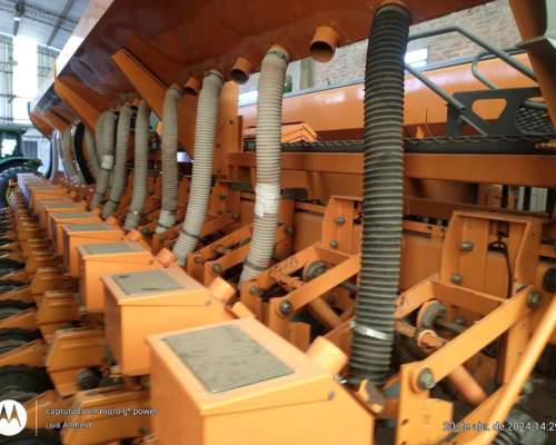 Sembradora Agrometal TX Pivot de 16/52