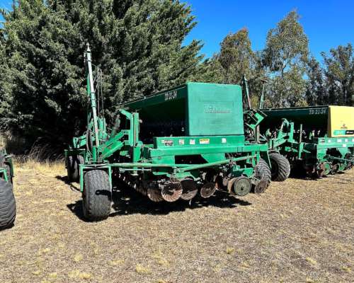 Sembradora Pierobon 21-24 Dobledisco. muy Buen Estado