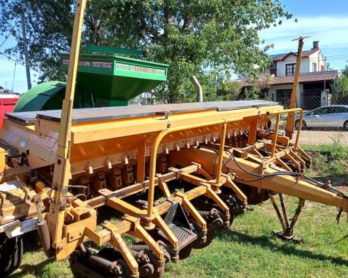 Sembradora Agrometal Gx(3) 21 a 21 con Alfalfero