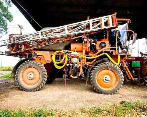 Pulverizadora Jacto Star 2500 Piloto y Corte Automático