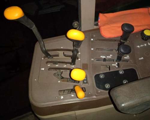Tractor John Deere 6145, año 2005, 9.000 Hs Motor.