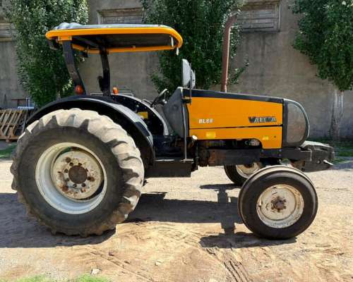 Tractor Valtra BL 88 con Techo