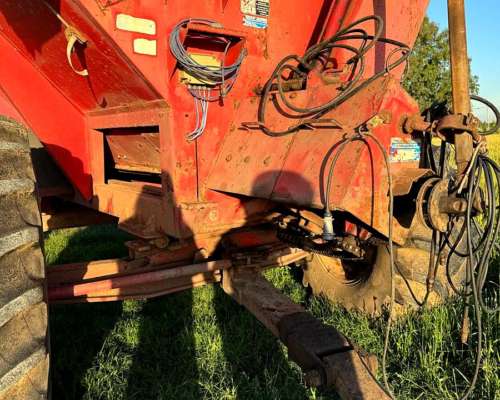 Tolva Ombu 16,5 TN. año 2004.