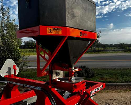 Rolo Triturador M-3000/75 C/sembradora de Pasturas 120 Lts