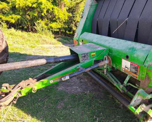 Rotoenfardadora John Deere 568