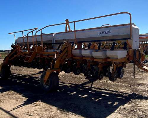 Sembradora Cele Plus 7000 - 16x52 - 2011 - Placas