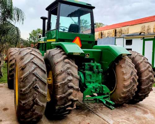 John Deere 8430. 215 HP. Articulado