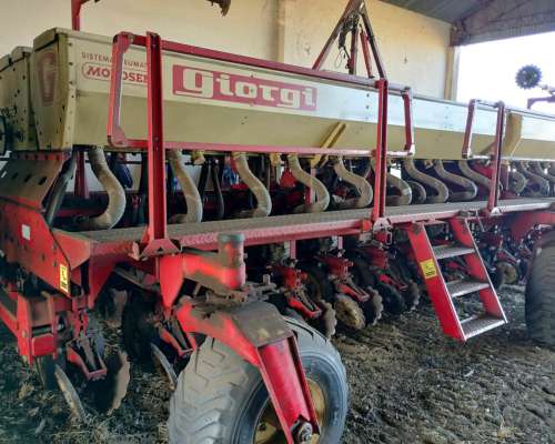 Sembradora Giorgi Neumática de 18 a 52