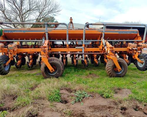 Agrometal TX Mega, 13 a 52.5 y 16 a 42 CM, 2011 - Disponible