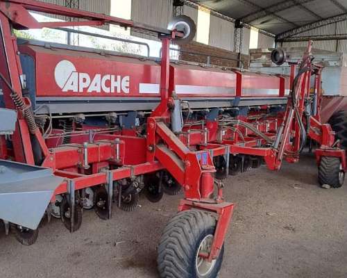 Sembradora Apache 7200 de 16 a 52 en muy Buen Estado General