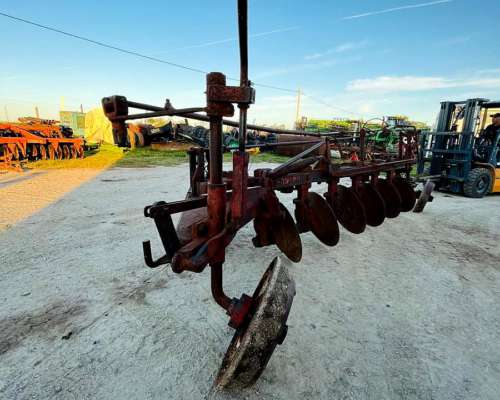 Arado de Discos con Ruedas de Fierro