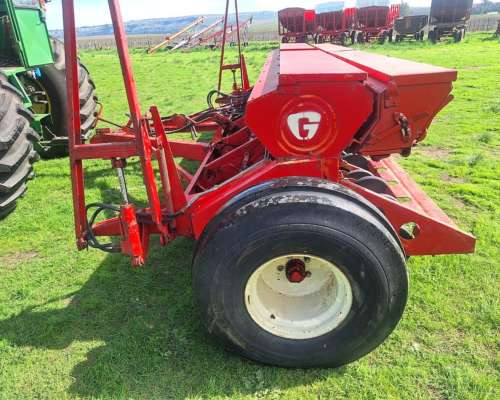 Sembradora Giorgi 28 Surcos a 15cm