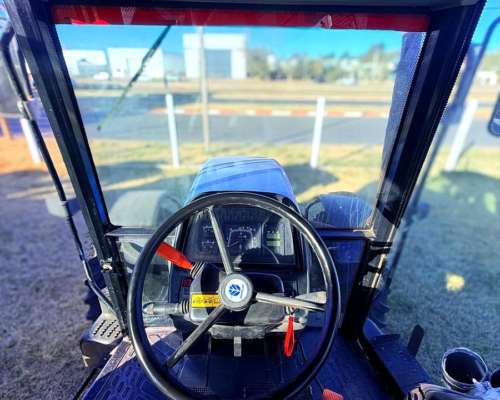 Nh Tractor 7040 TM