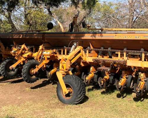 Sembradora Agrometal TX Mega 16 a 52 - Doble Fert - Monitor