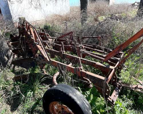 Arado de 5 Rejas