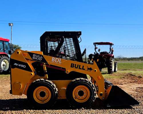 Minicargadora Bull AV490 50hp