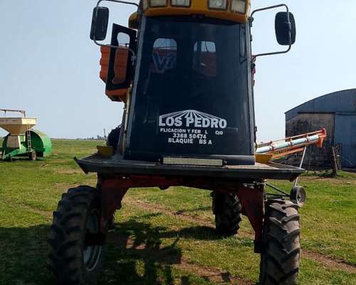 Fertilizadora Barbuy, de 2200 Kilos