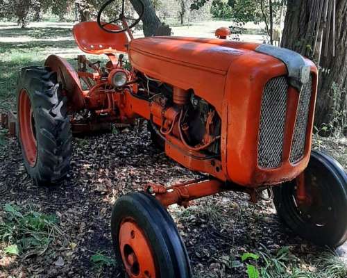 Tractor Fiat U25 con Desmalezadora. Funcionando