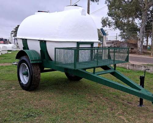Acoplado Tanque Lacteo 5000 Litros. Plasticos Laspiur SRL