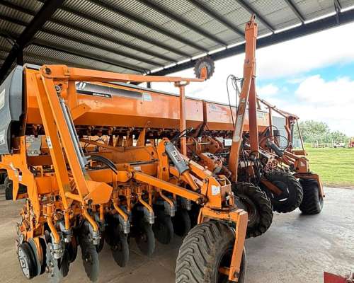 Agrometal MXY 37 a 17,5 , Monitor Plantium año 2013.