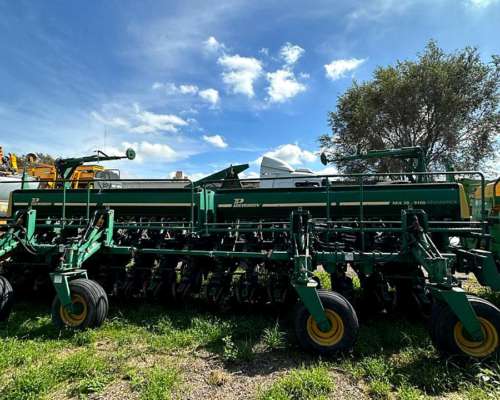 Sembradora Pierobon 16 a 52 Neumática Fertilización Simple