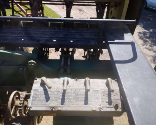 Sembradora Tedeschi 33-20 con Alfalfero