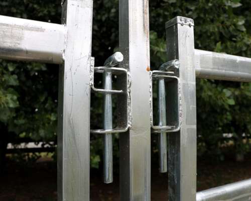 Panel con Puerta Pasa Hombre. 2100mm Ancho X 2200mm Alto