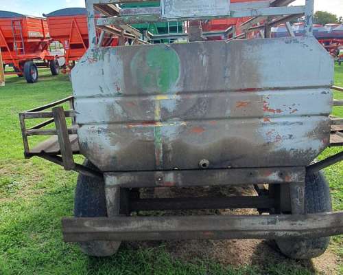 27 - Cisterna 2000 Litros. Usada.