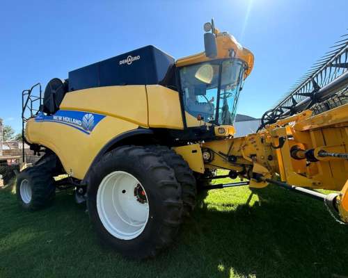Cosechadora New Holland CR 6080, año 2016, con Draper 35