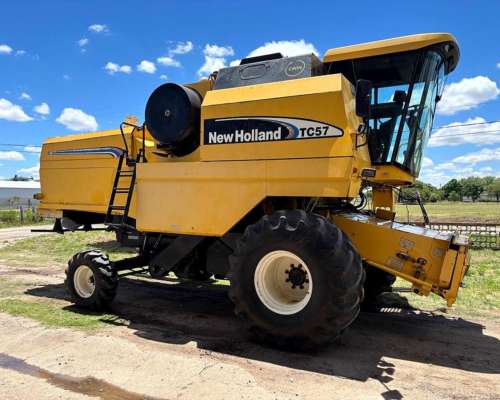 Cosechadora New Holland TC57 - 2008 - 23 Pies
