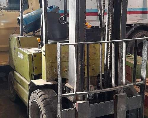 Autoelevador Daewo D25s C/autom Torre Triple , Desplazadora