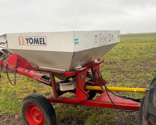 Fertilizadora Yomel 1050 Seminueva