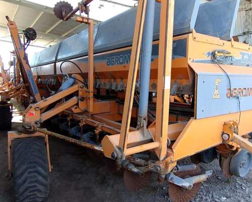 Sembradora Agrometal TX Mega de 16-52