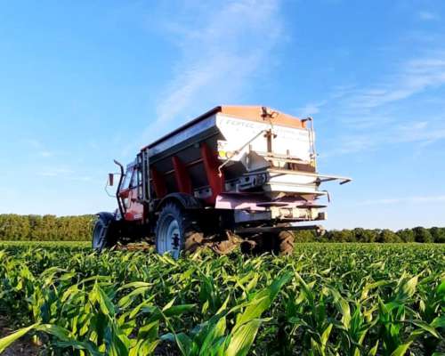 Fertilizadora Autopropulsada Montada Sobre Chasis de Camion