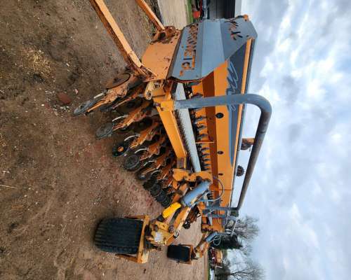 Sembradora Agrometal MX 33 a 21 Grano Fino con Alfalfero