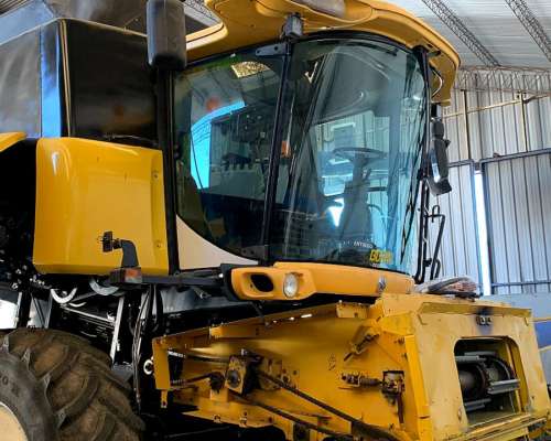 Cosechadora New Holland CR 9060 - 2012 - 390 HP - Usada