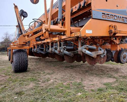 Sembradora Agrometal TX Mega 16 a 52cm Neumatica