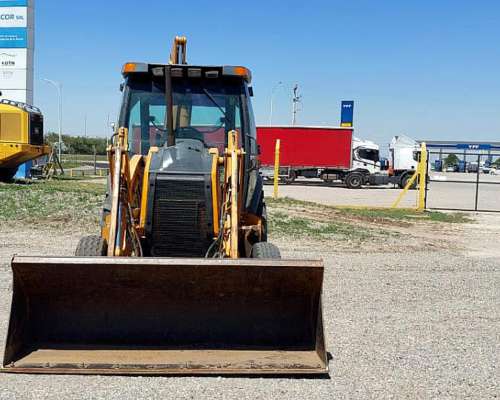 Retroexcavadora Case 580m Usada